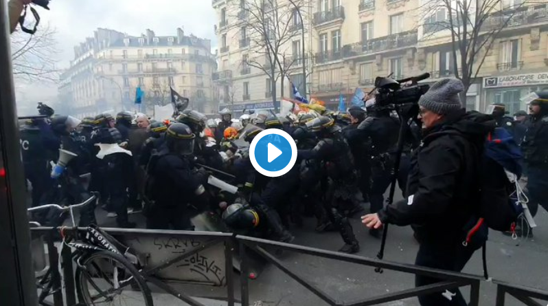 France : Des pompiers grévistes matraqués par la police