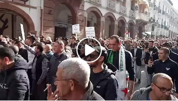 Raz de marée humain à Constantine pour le 50e vendredi