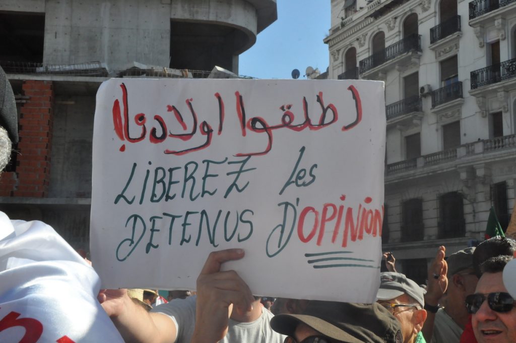 Arrêtés lors du 48e vendredi, 15 manifestants devant la justice demain