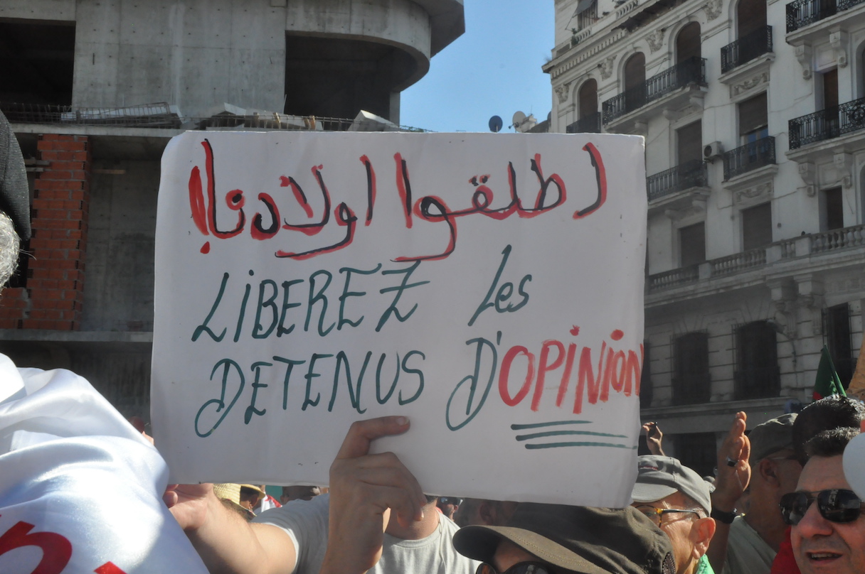 Arrêtés lors du 48e vendredi, 15 manifestants devant la justice demain