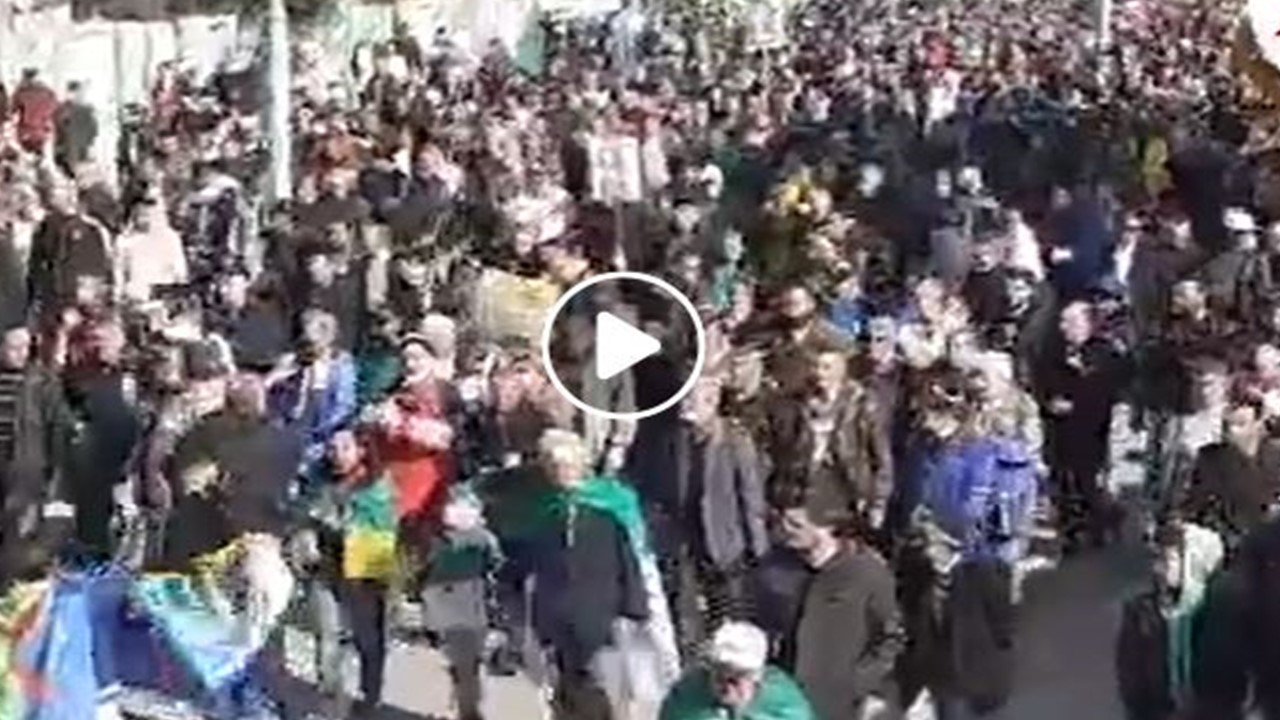 ? Vidéo | Impressionnante mobilisation au 49e vendredi du Hirak à Bouira
