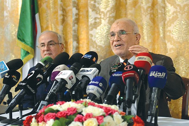 Révision de la constitution : Karim Younés et Mohammed Charfi consulterons les propositions des universitaires demain à Mostaganem