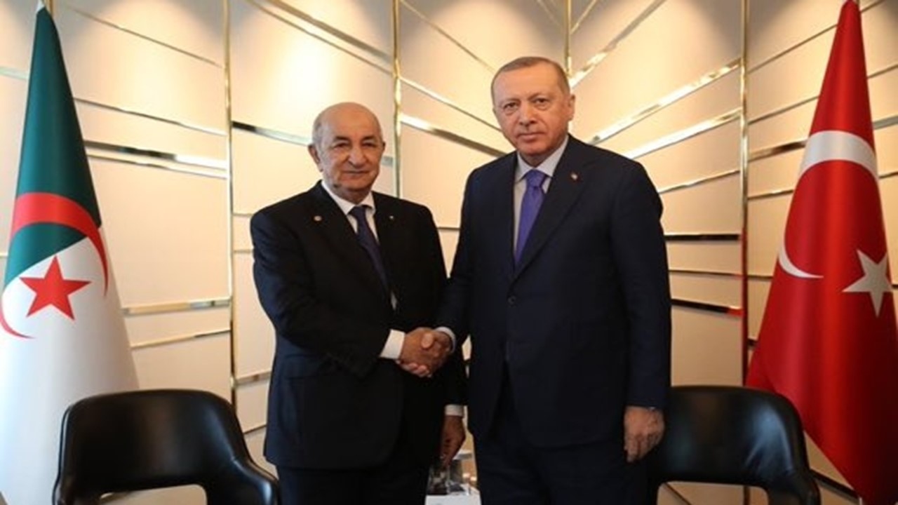 Tebboune s’entretient par téléphone avec son homologue turc