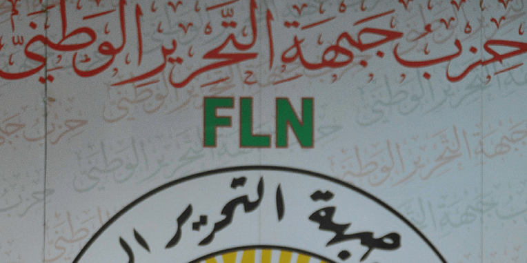 Le FLN veut participer à la révision de la Constitution