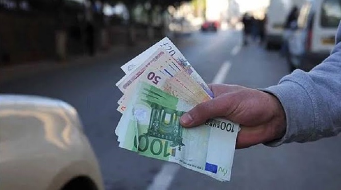 Marché parallèle : L’euro en légère baisse face au Dinar algérien
