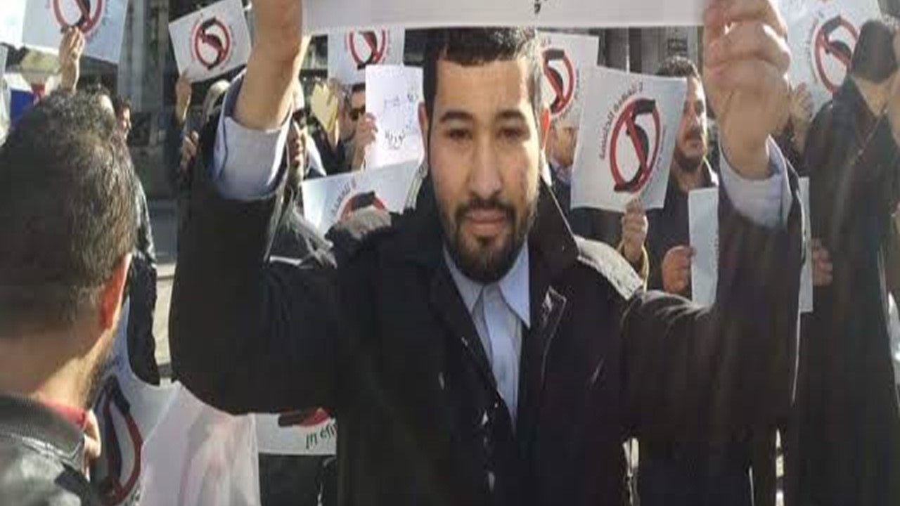 Une peine de six mois de prison ferme requise contre le journaliste Mustapha Bendjama