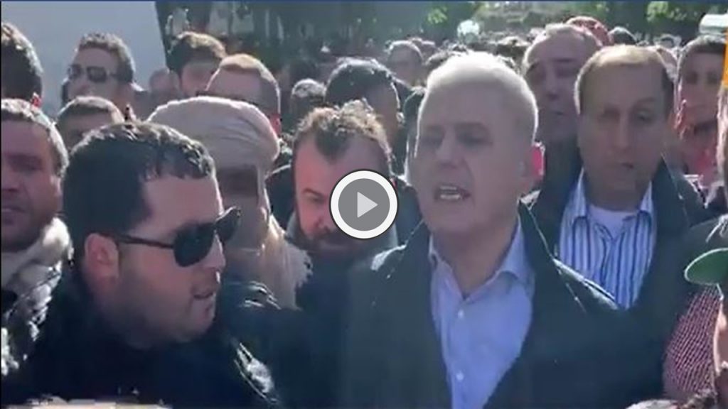 ? Vidéo | 49e vendredi à Alger : du gaz lacrymogène contre le carré du RCD