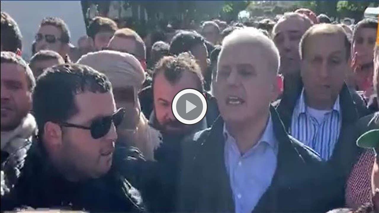 ? Vidéo | 49e vendredi à Alger : du gaz lacrymogène contre le carré du RCD  