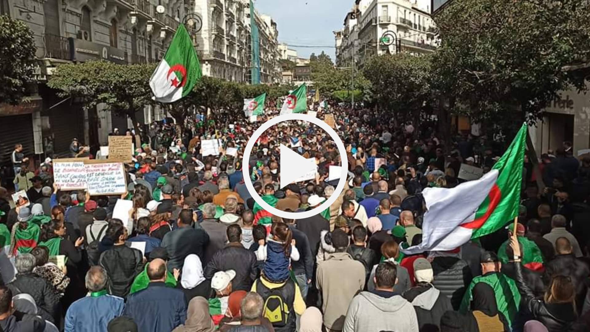 Une marée humaine à Alger pour le 51e vendredi