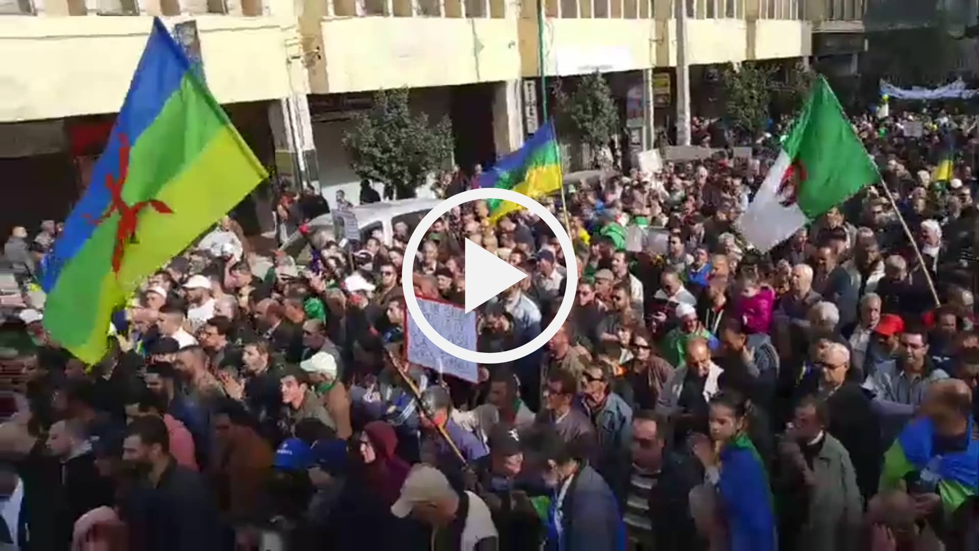 51e vendredi : Une immense foule investit la rue à Tizi Ouzou