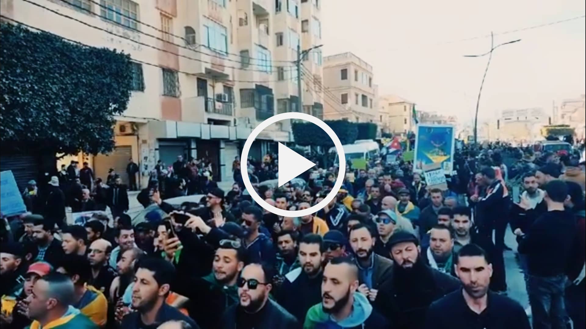 Participation massive au 51e vendredi à Béjaïa