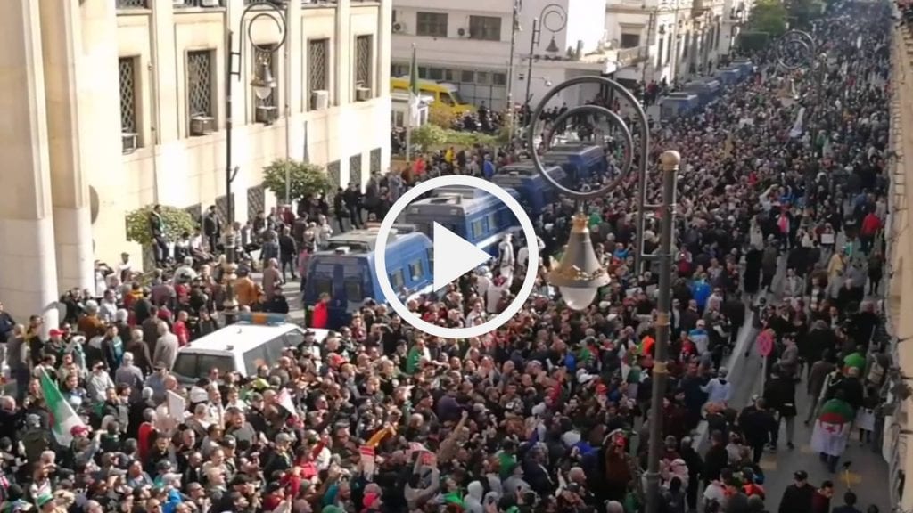 Vidéo | La rue Asselah Hocine est « pleine à craquer »