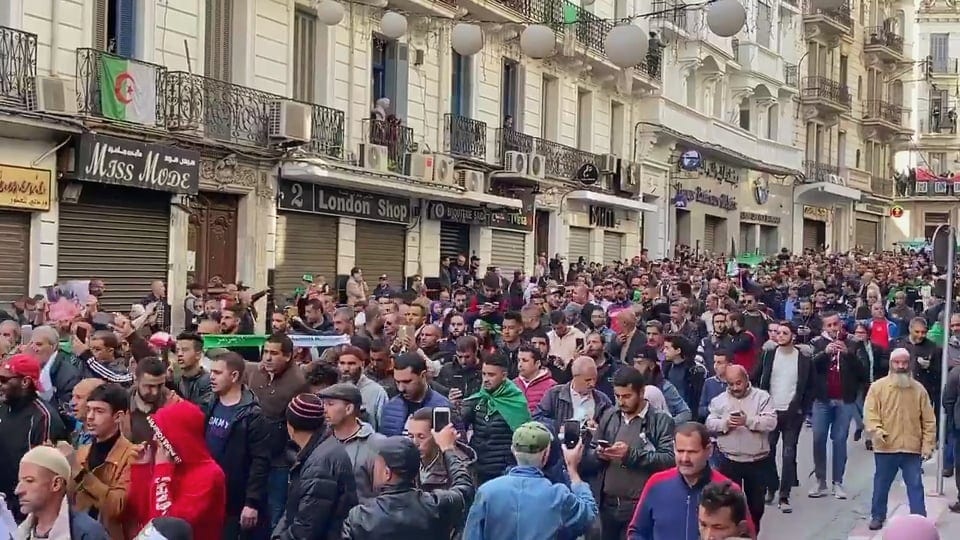 53e vendredi : Une marée humaine déferle à Alger