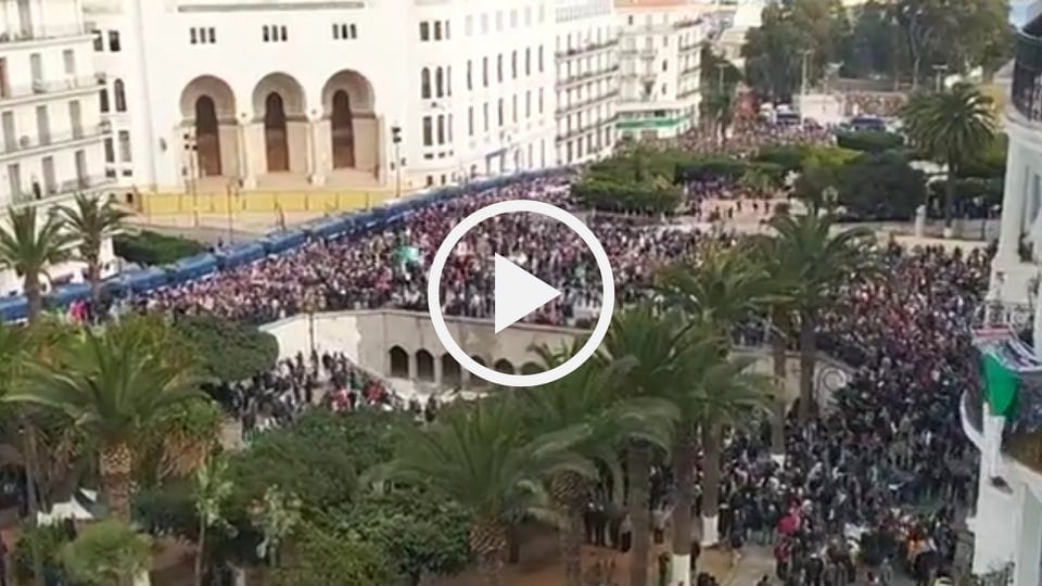 53e vendredi : Impressionnante marée humaine à Alger