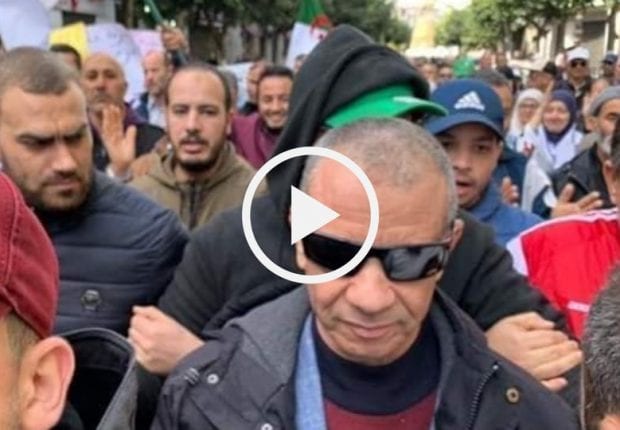 Bengrina chassé par des manifestants à Alger