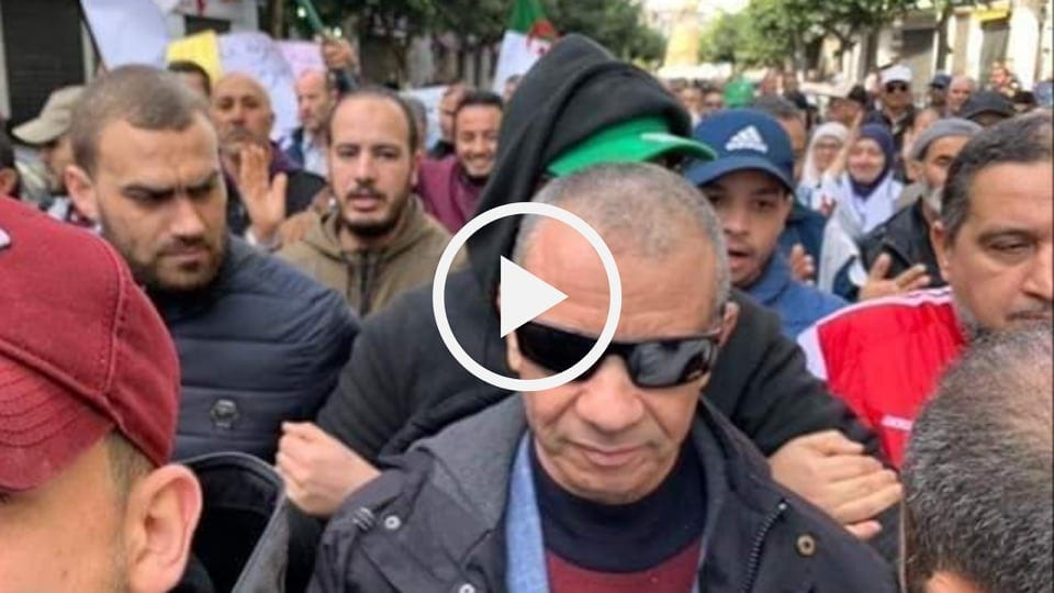 Bengrina chassé par des manifestants à Alger