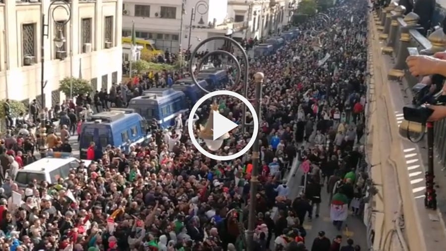 Tsunami humain à Alger pour le 54e vendredi du Hirak