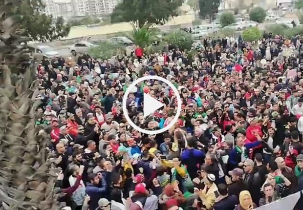 54e vendredi : Les Oranais très nombreux à battre le pavé