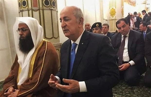Photos | Tebboune accomplit la prière dans la Mosquée du Prophète