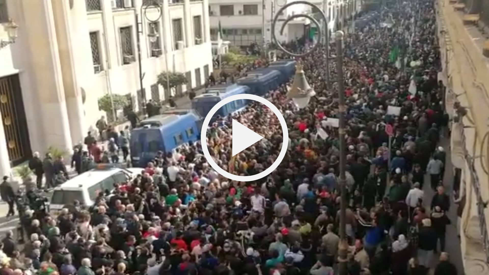 Les manifestants à Alger : ‎« Ramenez Zeghmati à El Harrach (prison) »