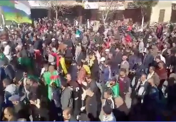 Tsunami humain à Bouira pour le 52e vendredi