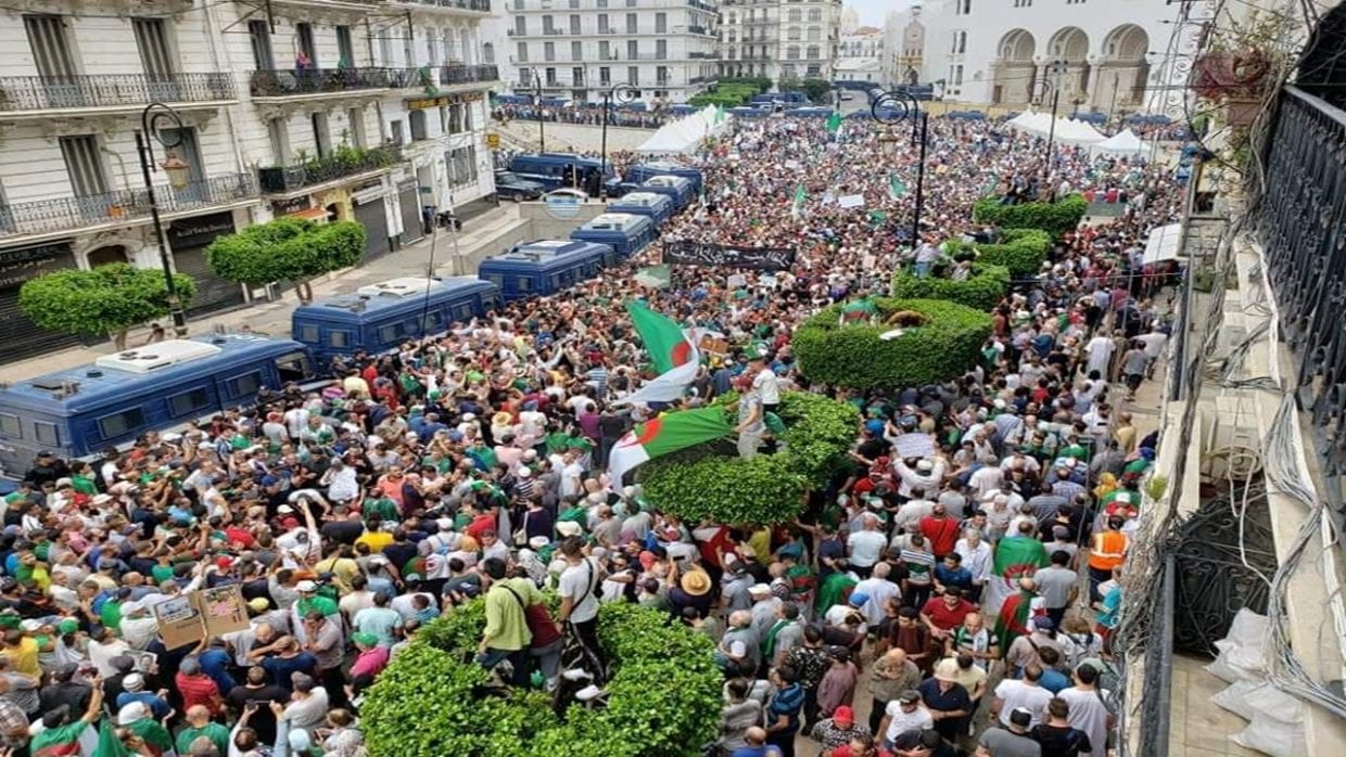Des activistes et dynamiques issus du Hirak dénoncent le refus de l’autorisation d’une conférence unitaire