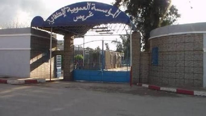 Un homme agressé par des médecins après le décès de sa femme enceinte