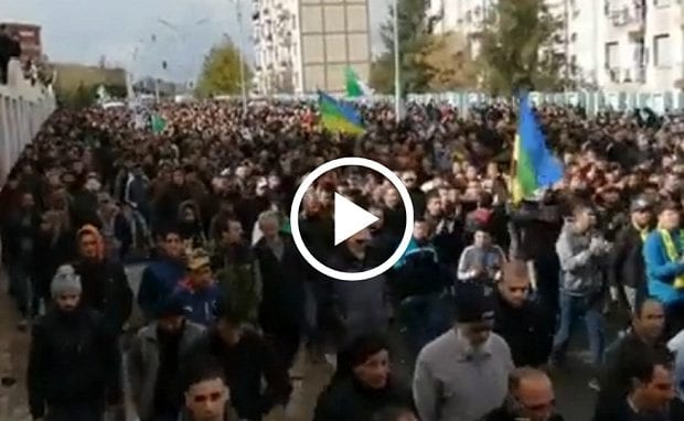 Vidéo | Grande marche des étudiants et de la société civile à Bouira pour le 55e mardi