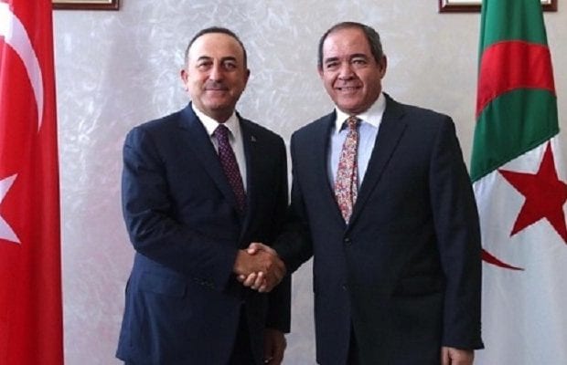 Algériens bloqués à Istanbul : Boukadoum s&rsquo;entretient avec son homologue Turc