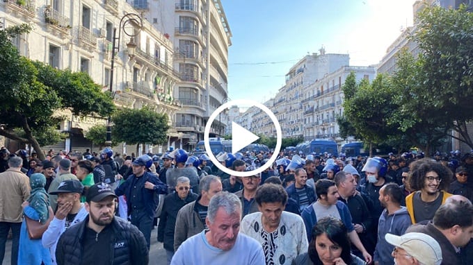 Vidéo | Un Sit-in des manifestants réprimé par la police à Alger