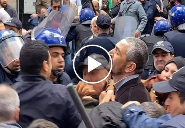 Alger : interpellation de Samir Belarbi (Vidéo)