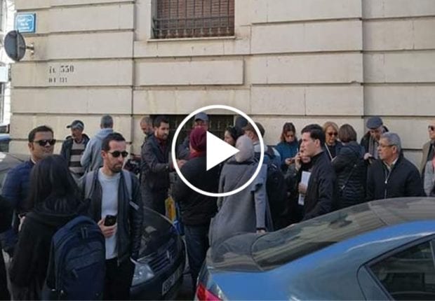 Sit-in des journalistes en soutien à Khaled Drareni au tribunal Sidi M’hamed (Vidéo)