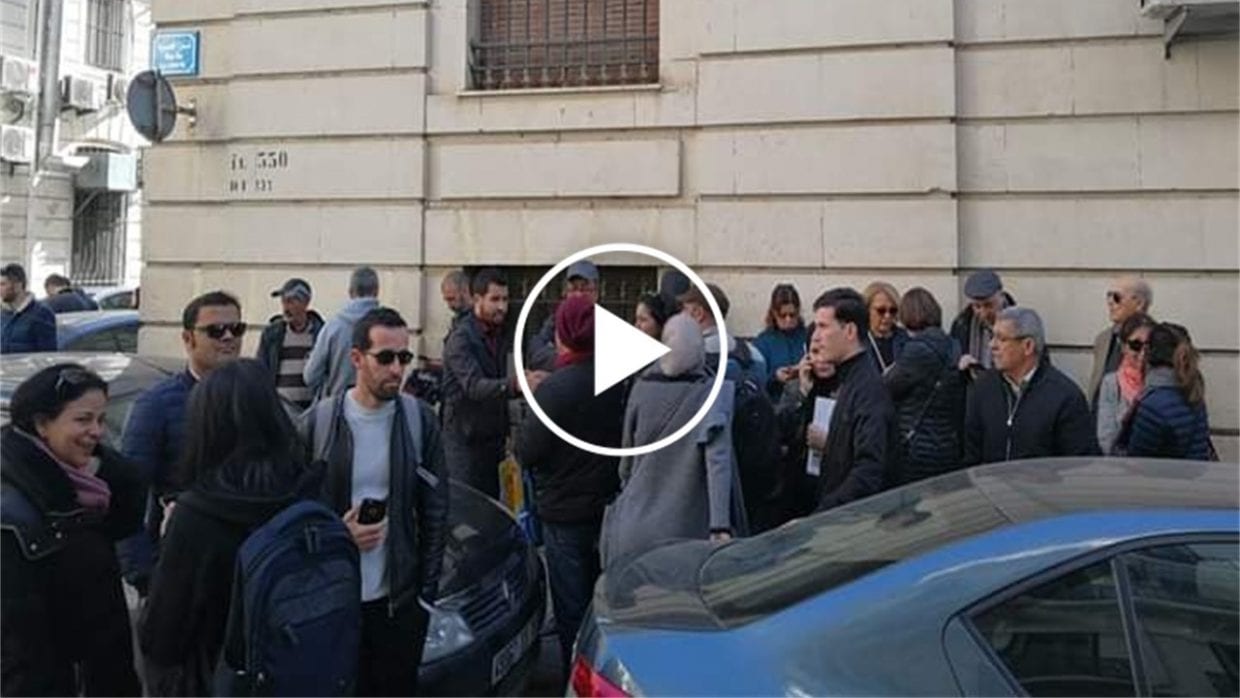 Sit-in des journalistes en soutien à Khaled Drareni au tribunal Sidi M’hamed (Vidéo)