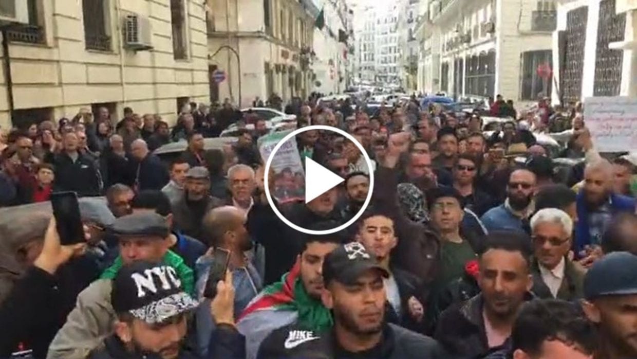 Procès Karim Tabbou : Impressionnante mobilisation devant le tribunal Sidi M’hamed (vidéo)