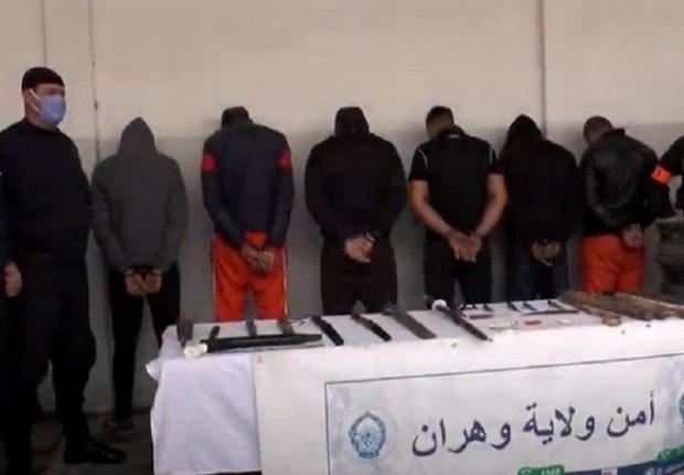 Arrestation d&rsquo;une bande pour violation du confinement partiel à Oran