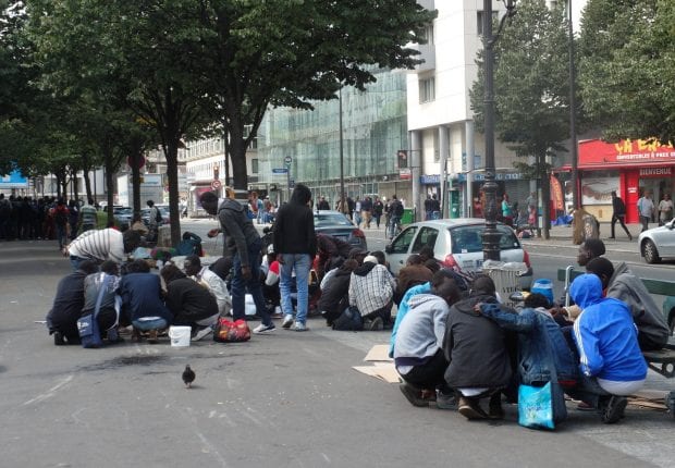 Vers une régularisation des sans-papiers en France ?