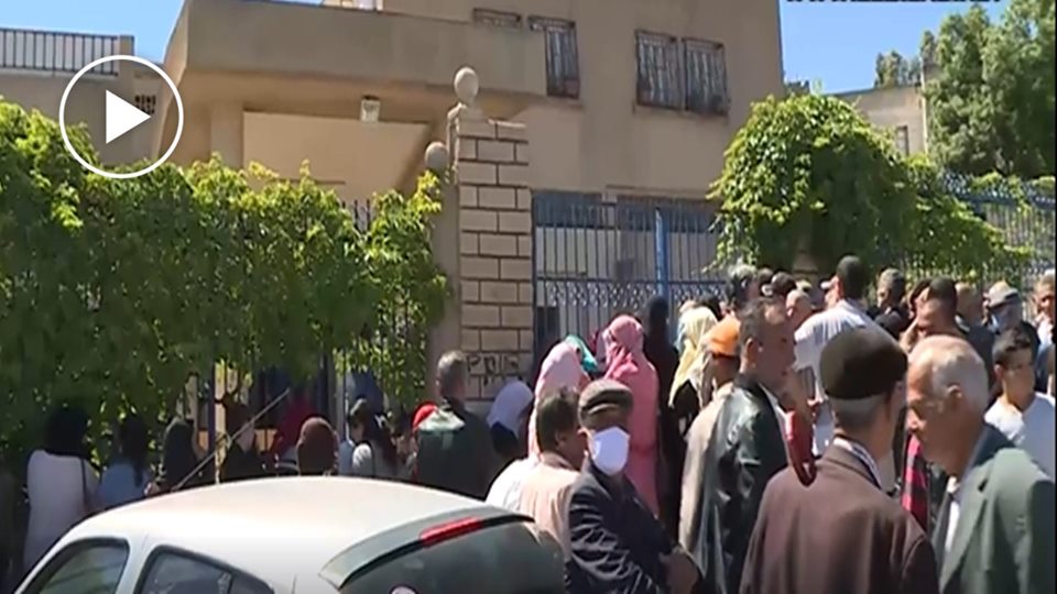 Tizi Ouzou : Grande affluence et bousculade dans un bureau de poste (Vidéo)