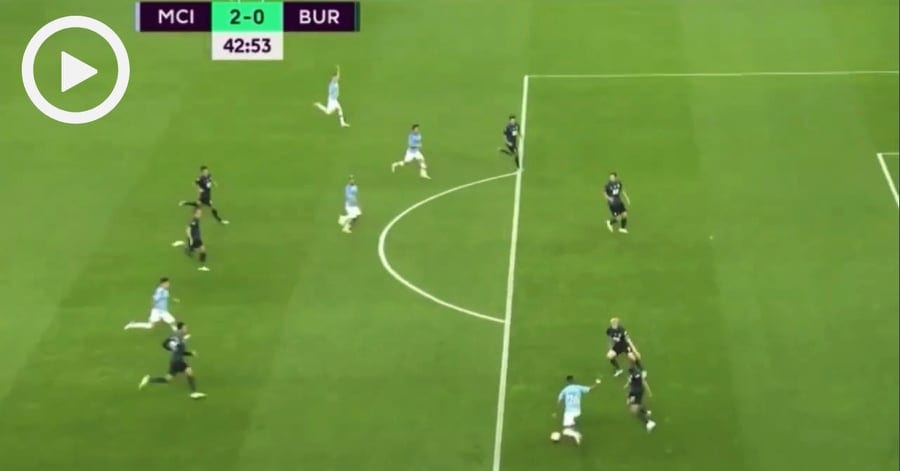 Mahrez auteur d’un doublé face à Burnley (Vidéo)
