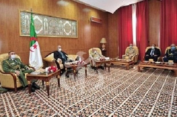 Tebboune préside une séance de travail au siège du MDN