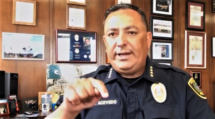 Quand le chef de la police de Houston demande à Trump de « la fermer »! (Vidéo)