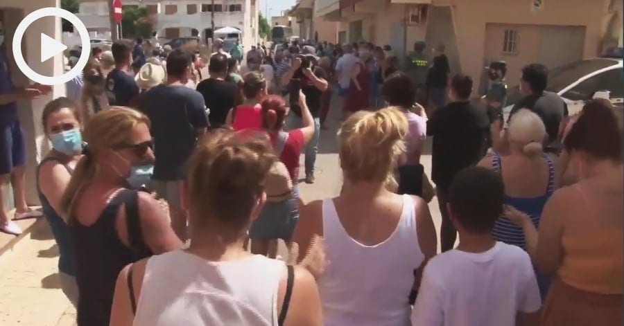 Des Espagnols manifestent contre la présence des sans-papiers algériens (Vidéo)