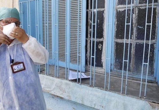 Confinement des patients Covid-19 à domicile : les inquiétudes des spécialistes