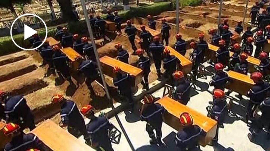 Moment de l’enterrement des restes des 24 résistants à El-Alia (vidéo)