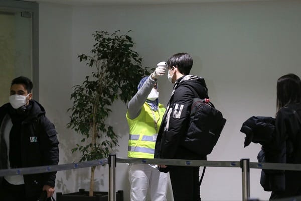 La France craint une deuxième vague du Covid-19 suite au rapatriement des algériens