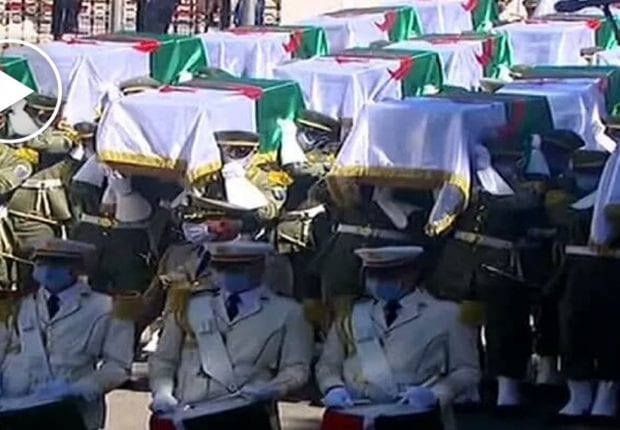 Arrivée du cortège funèbre des restes de 24 résistants à El-Alia (vidéo)