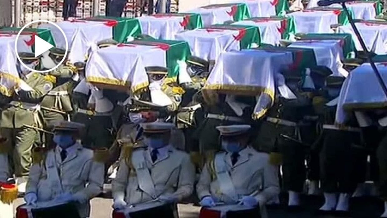 Arrivée du cortège funèbre des restes de 24 résistants à El-Alia (vidéo)