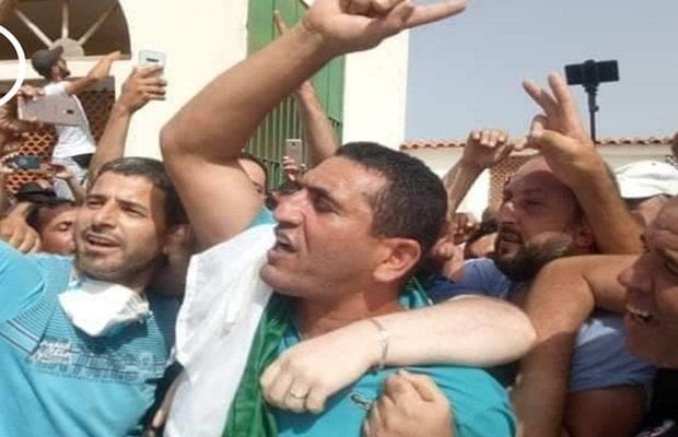 Karim Tabbou quitte la prison de Kolea (Vidéo)