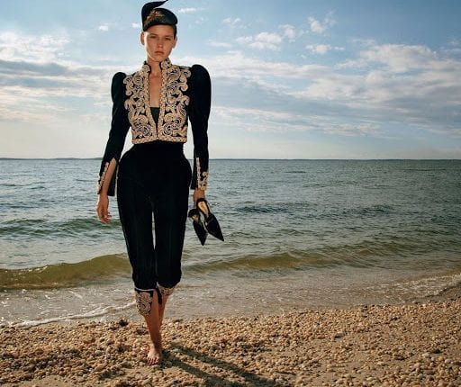 Un couturier français s’approprie une des tenues emblématiques de la culture algérienne