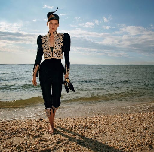 Un couturier français s’approprie une des tenues emblématiques de la culture algérienne