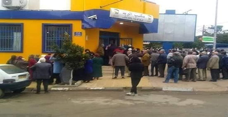 Manque de liquidité : Le phénomène des longues files d’attente perdure en Algérie